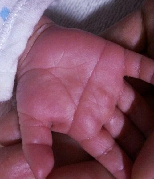 为什么说女宝宝右手断掌很好的