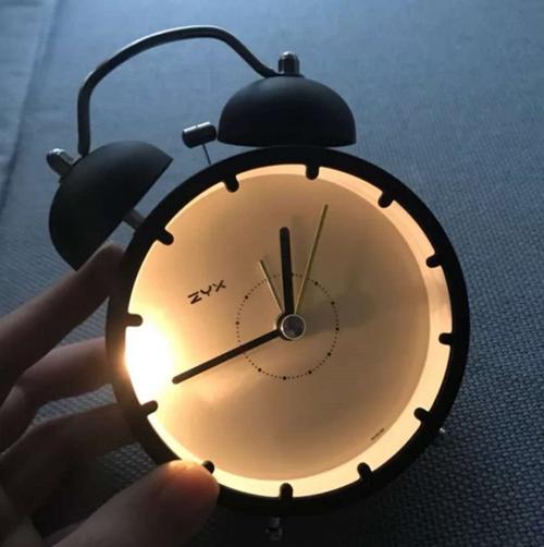叫醒十二星座的是闹钟还是梦想?