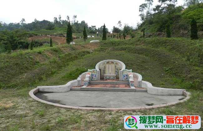 女人梦见路过一片坟地代表什么意思