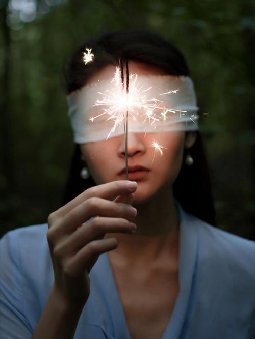 梦见眼睛被蒙起来象征着什么?