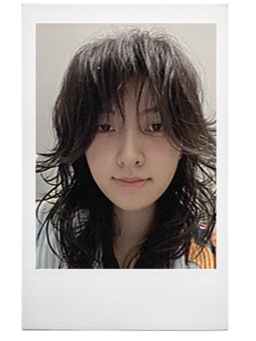 梦见自己洗头照镜子被烫伤