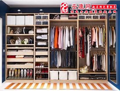 梦见柜子里的衣服