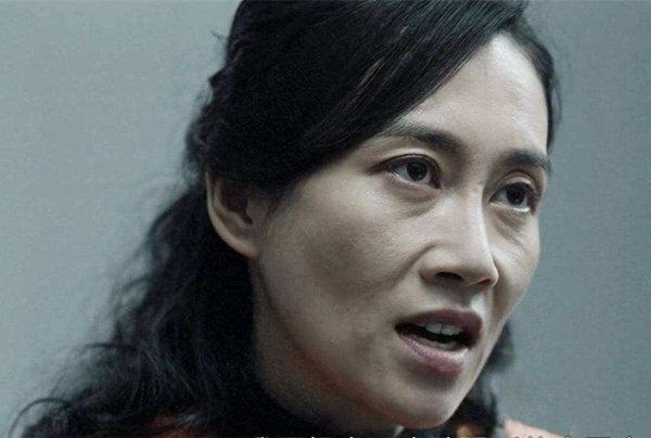 女人一脸凶相的图片解析