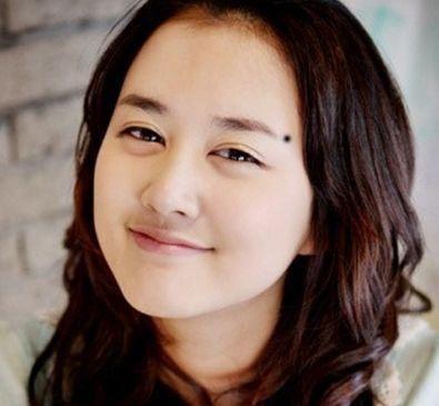 右眉尾有痣妻子一定出轨吗