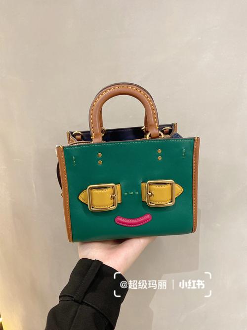 水瓶座最适合什么品牌的包包