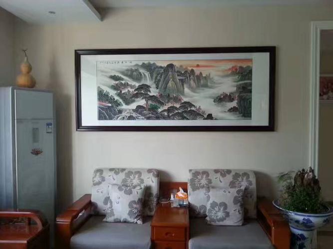 农村客厅北墙适合挂什么
