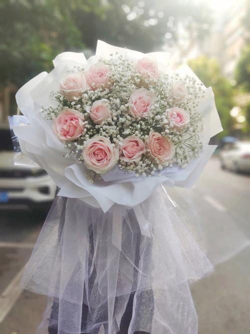 满天星配什么花,满天星和什么配最好