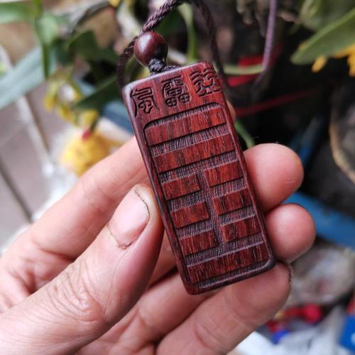 五行属土的人忌讳什么,求教师傅们,我的五行缺木水,请问适合佩戴什么首饰呢!?