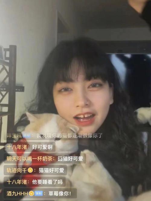 人前高冷,人后话唠星女