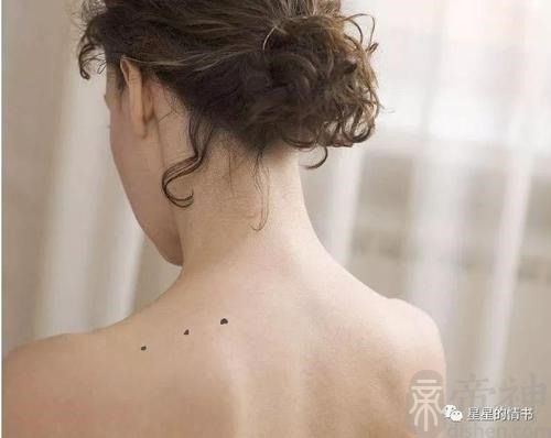 女生肩胛骨有痣极具交际手段