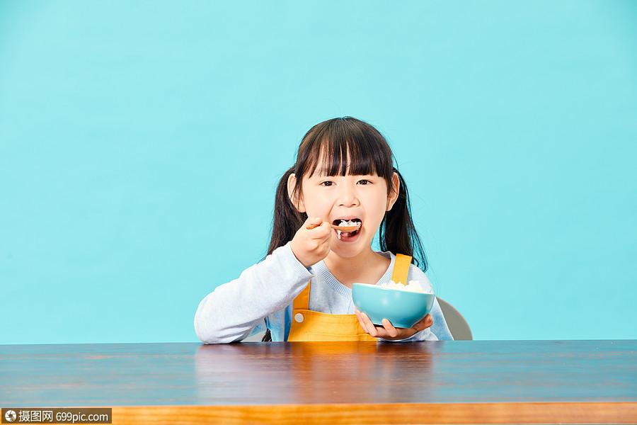 梦见自己大口吃白米饭