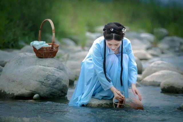 梦见去河边洗衣服