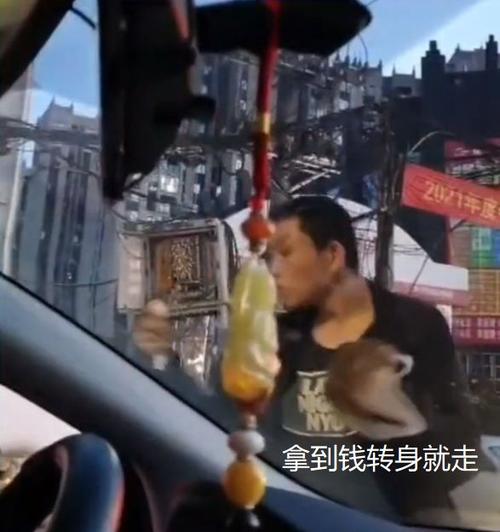 无赖拦车要钱 属马如何应对