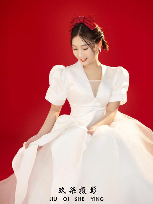 梦见穿婚纱的女人