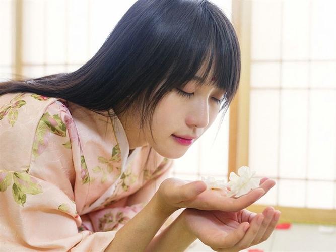 钟爱古典气质清纯美女的生肖男