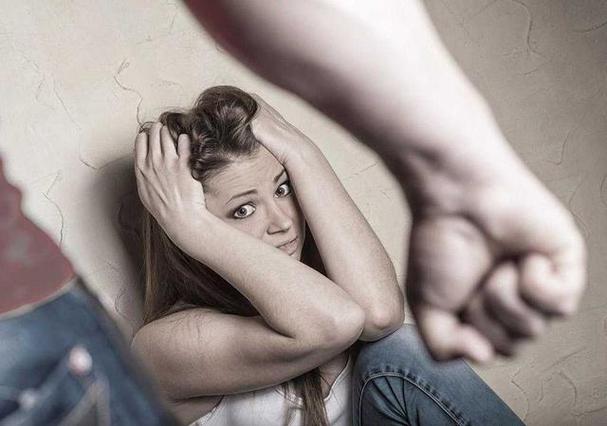 女人做梦梦到打别人