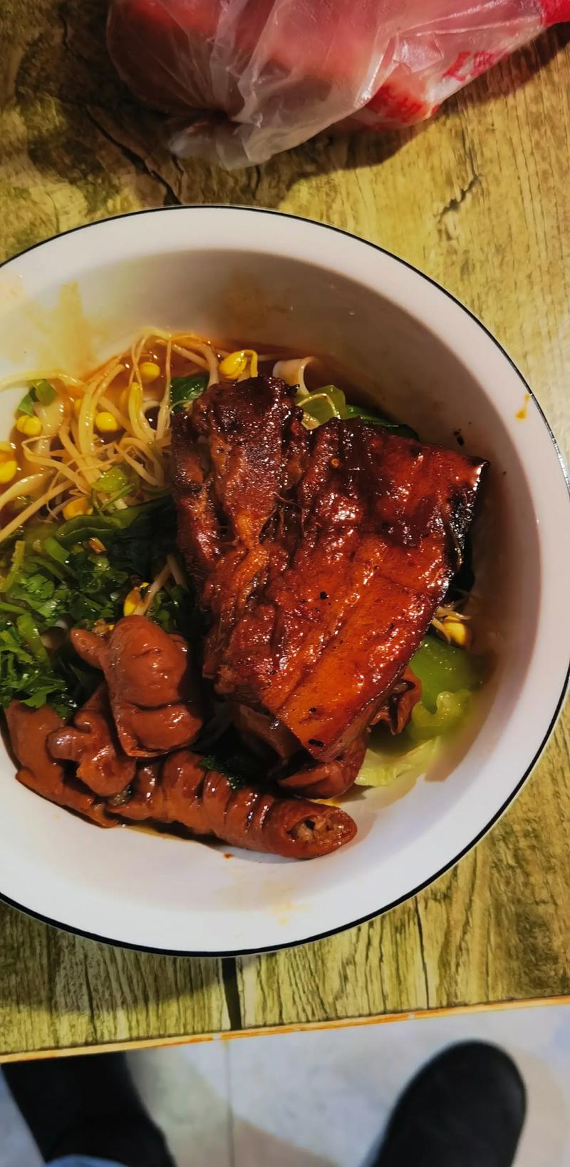 梦见吃煮熟的猪肉