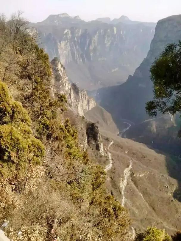 山山山 山上建茅庵 不比人间栋宇 却比天上云昙是什么意思?