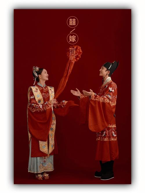 结婚用红盖头好还是团扇好