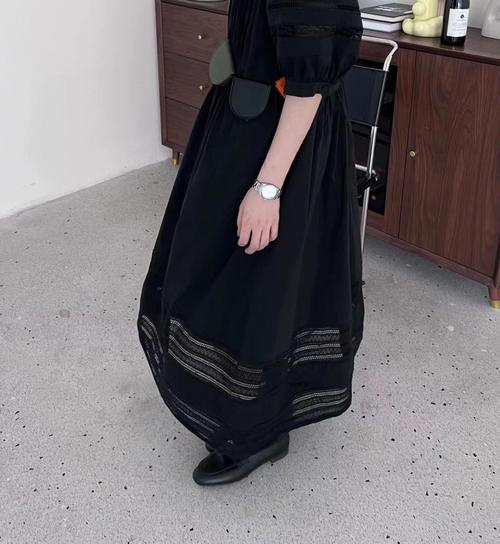 梦见黑裙子