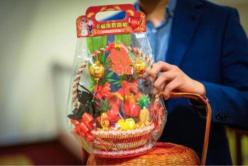 结婚男方带2只鸡什么意思