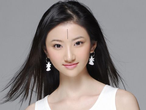 女人额头上有一条竖线