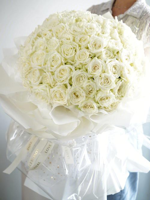 999朵白玫瑰花花语,999朵白玫瑰代表什么意思?