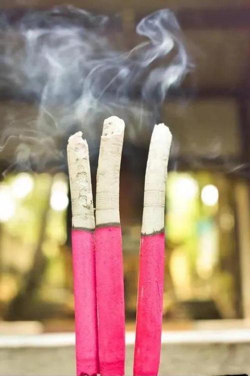 上香时被香灰烫了手是什么意思