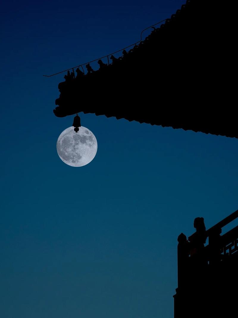 梦见白天有月亮周公解梦，梦见白天有月亮是什么意思？