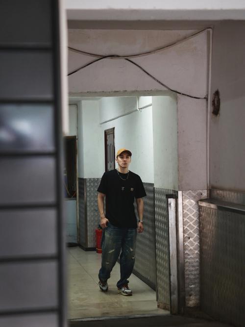 梦见穿工装裤的男人好吗