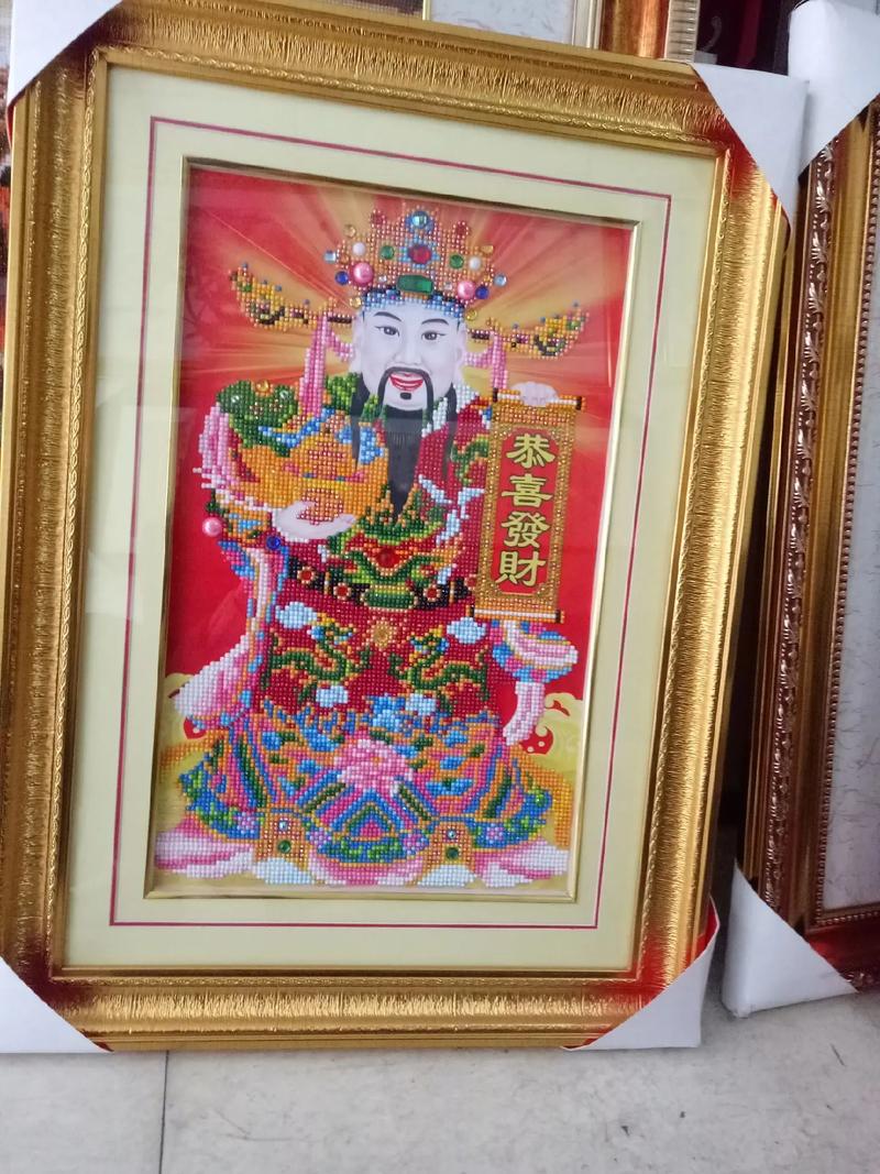 自己绣的财神挂哪合适