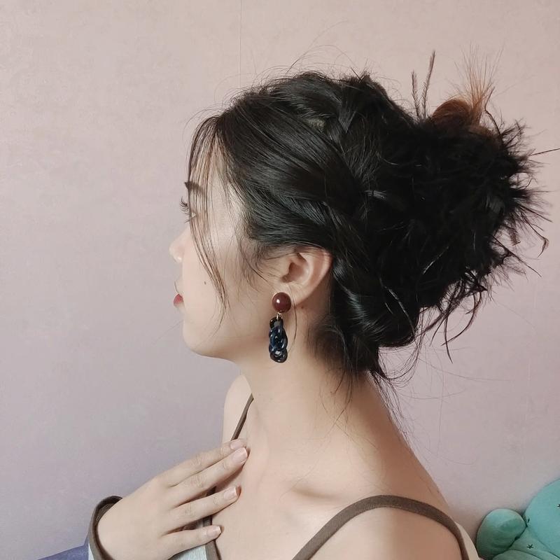 梦见鸡毛 梦见鸡毛掸子是什么意思