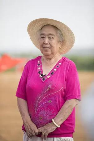 女人梦见开拖拉机