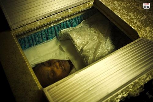 梦见老公死了躺在棺材里