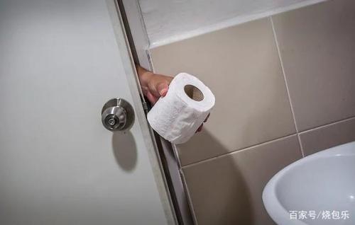 梦见自己用卫生纸擦屎