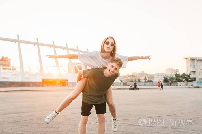 你的男友背着你玩过几个女人