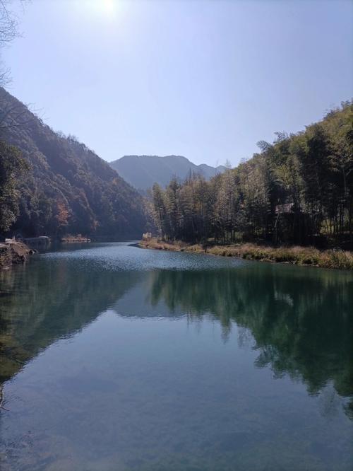 梦见风景很美的地方有山有水是啥意思