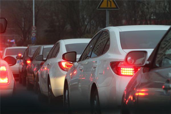 梦见路上堵车,梦见路上堵车什么意思