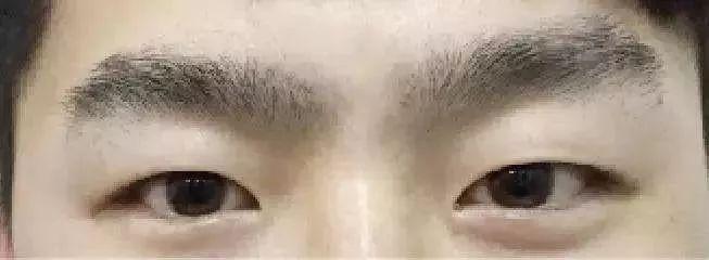 目光慈祥深邃的男人面相很受女人欢迎吗