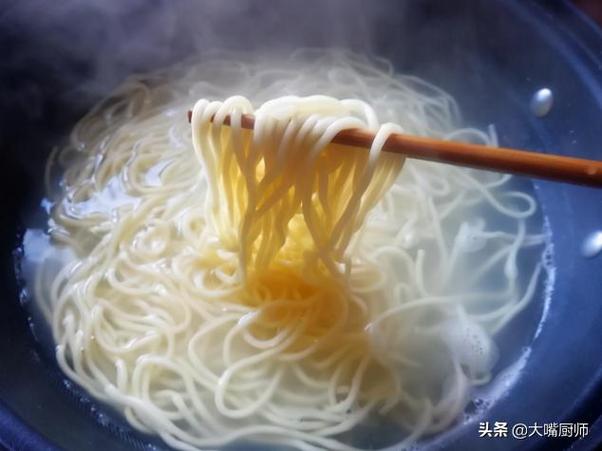 梦见锅里煮着很多面条什么意思