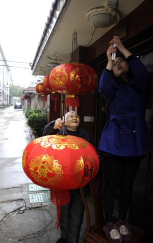 梦见挂黑灯笼