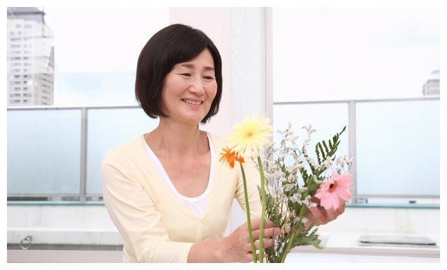 老人常说,此4个生肖女人婚后爱操心,为了家人幸福,付出很多苦