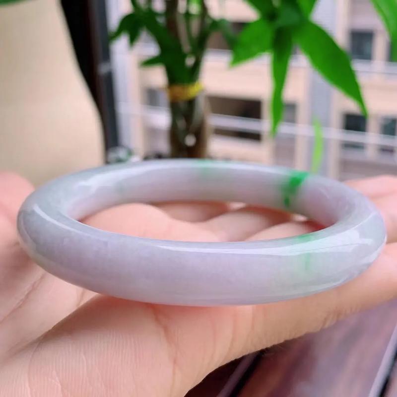 白底青翡翠手镯好不好