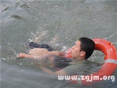 梦见家乡的河里溺水
