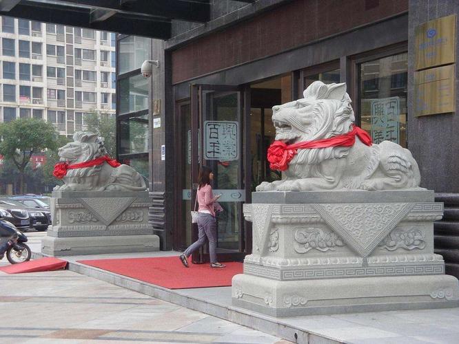 大门口摆放石狮子有什么讲究?风水大师为你讲解