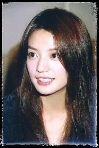 人生赢家“小燕子”赵薇面相分析