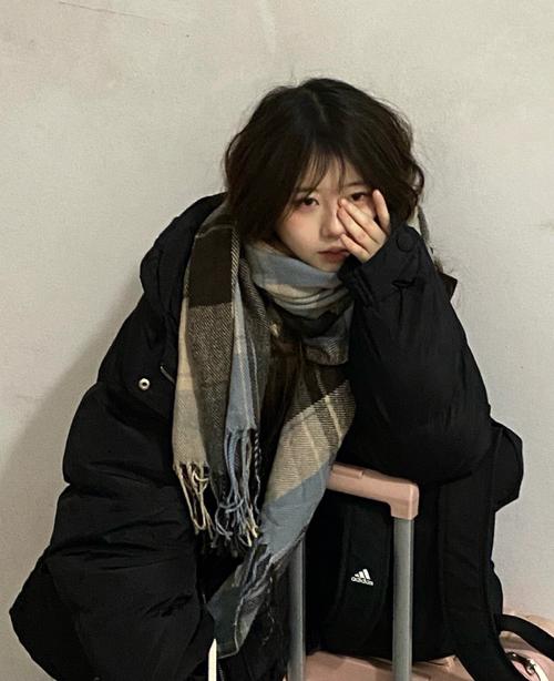 明明心里“醋坛子”早就翻了,面上却还喜欢强装无所谓的星座女