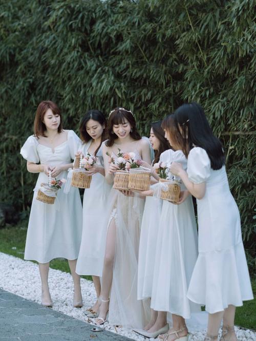 结婚这天伴娘们要做什么