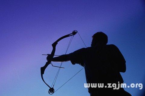 梦见弓箭手射偏