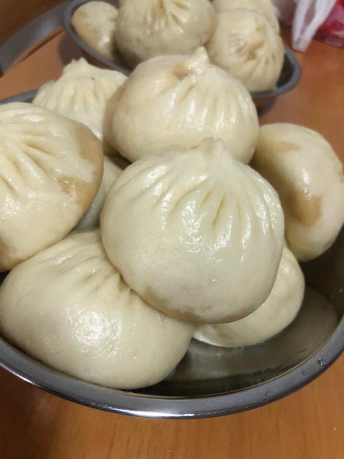 梦见吃包子